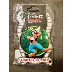 Disney Studio Store Hollywood Limited Edition 400 Cursive Cuties Goofy Pin